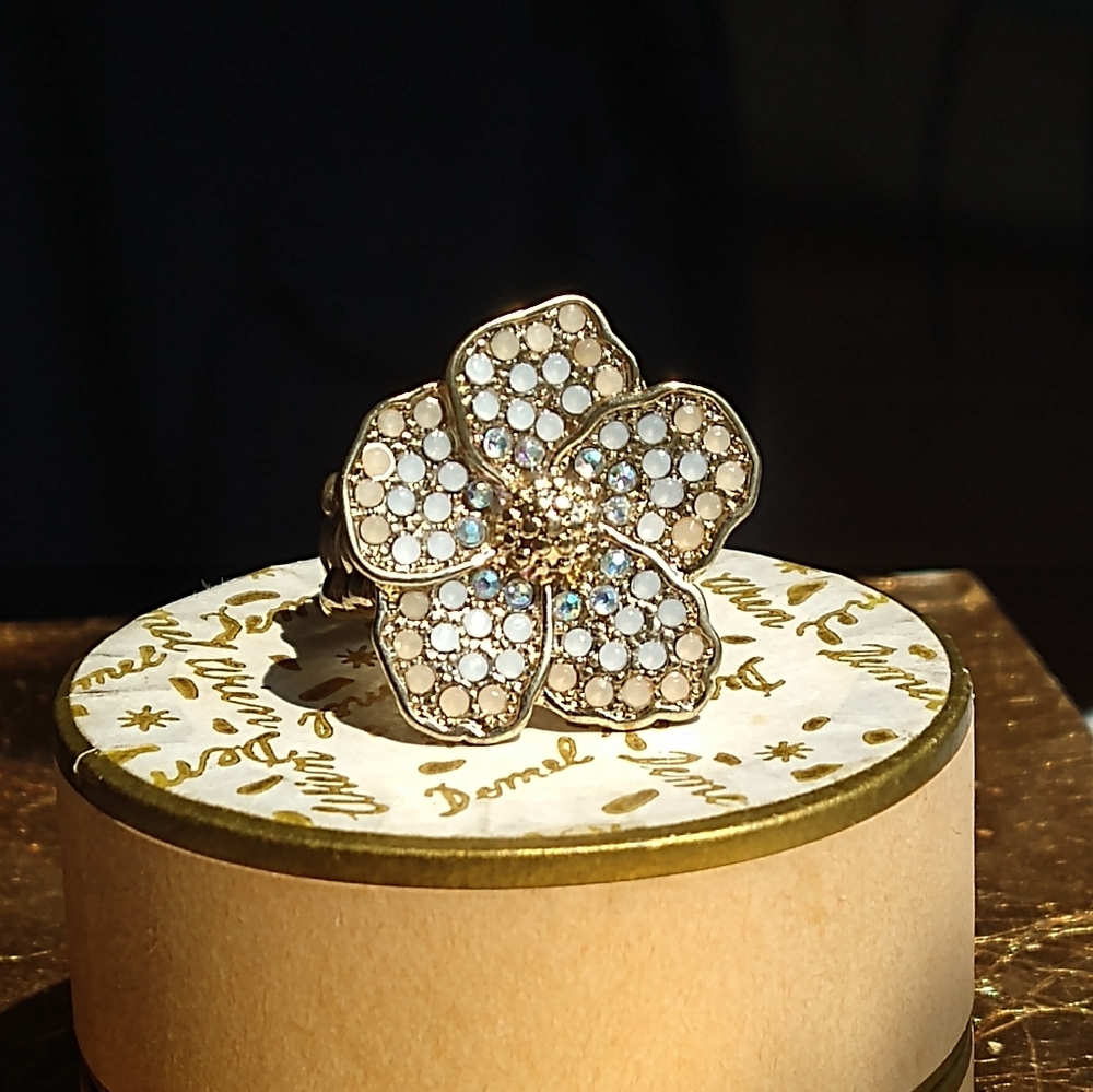 Flower Ring - Picture 4 of 8
